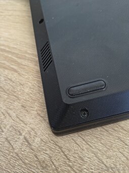 Lenovo V15 G2 - ako nový - i3 12.generácie - 7