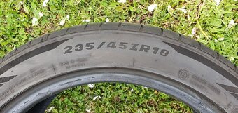 235/45 ZR18 - 7