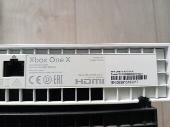 Predám XBOX ONE X 1TB - 7