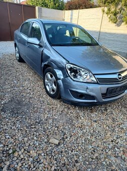 Rozpredám Opel Astra H Sedan 1.7CDTi 74kw M6 2008 - 7