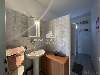 Priestranný poschodový rodinný dom s garážou - Kovarce - 7