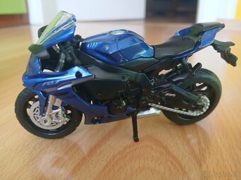 Modely autíčiek a motorka - 7