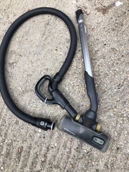 Predám kvalitné vysavače Electrolux za 40 a 50e - 7
