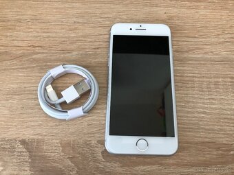 iPhone 8 64GB Silver - 7