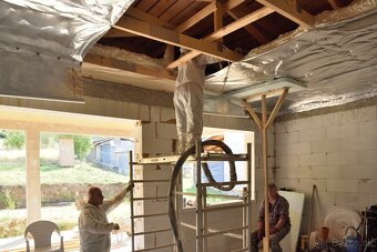 🏠 PROFESIONÁLNE STRIEKANIE PUR IZOLÁCIE – ÚSPORA ENERGIE A - 7
