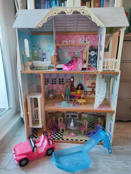 Barbie dom s barbie bábikami, bazénom, autom a prísluš. - 7