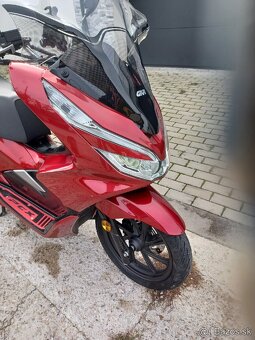 PREDAM  KRASNU HONDU PCX 125 + VYBAVA - 7