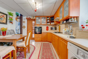 Na predaj - priestranný 3-izbový rodinný dom vo Vajnoroch - 7