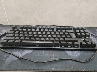 Predám kvalitnú hernú výbavu - 7