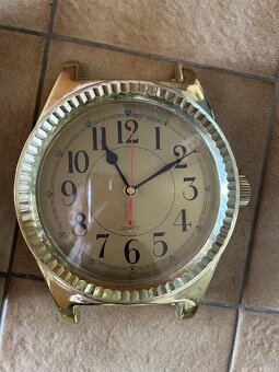 Nastenne hodiny Quartz a retro reklamny stojancek na Casio - 7