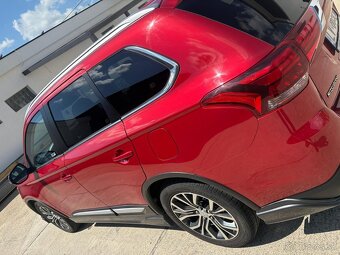 Mitsubishi Outlander SUV - 7