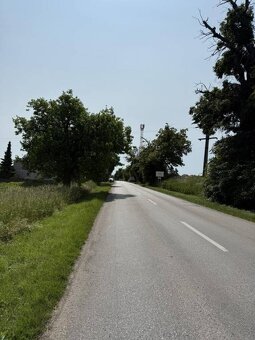 Pôda neďaleko vodnej nádrže s prístupovou cestou. Suchá nad - 7