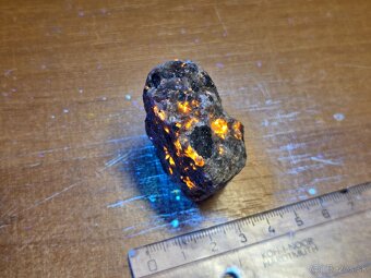 Minerál Sodalit - UV aktívny/fluorescenčný - 7