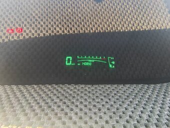 YARIS 1.0 B 5D - 7