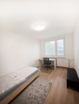 Ponúkame na prenájom priestranný 4-izbový byt na Hronskej ul - 7