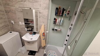 EXKLUZÍVNY PREDAJ-Prerobený 3 izb.byt s loggiou v KN - 7