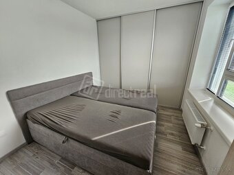 Moderný, komplet zariadený 2 izbový byt s parkovacím … - 7