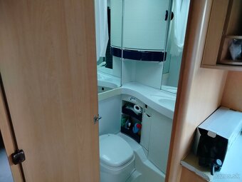 Predám karavan HYMER - 7