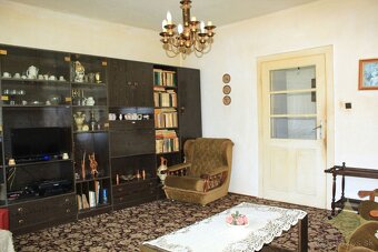 Čiastočne zrekonštruovaný prízemný rodinný dom so slnečným p - 7