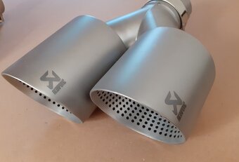 Matná dvojitá Nerezová koncovka výfku s logom akrapovič - 7