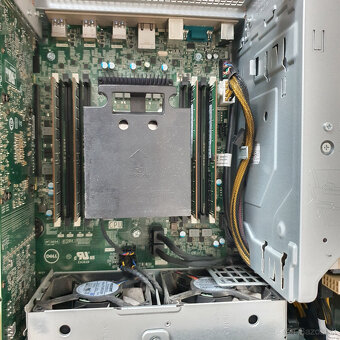 Predám výkonnú pracovnú stanicu Dell Precision 5820 Tower - 7