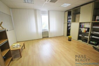 PRENÁJOM kancelárie 24 m2 neďaleko centra mesta, Koceľova u - 7