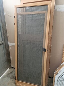 Plastová okna oboustranná (bílá/dřevo) + síťky - 7