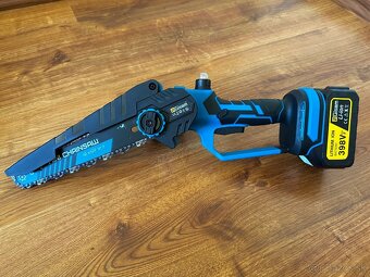 AKU bezuhlíková reťazová píla s mazaním 2x 20 lišta 3x reťaz - 7