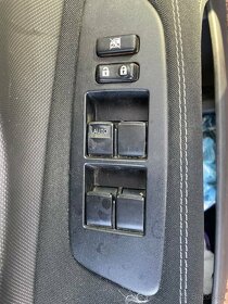 Rozpredám na diely Toyota Auris manuál automat - 7