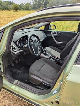 Opel Astra J ST 1,6 benzin (2011) - 7