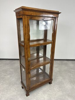 Rohová vitrína v Biedermeier štýle - 7