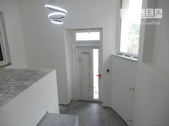 Pekný rodinný dom, 300 m2, kompletná rekonštrukcia, Hronské  - 7