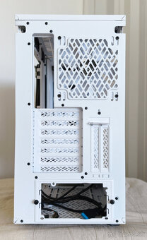 Predám PC skrinku Fractal Design Define 7 White TG - 7