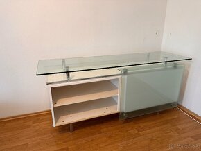 Predam skleneny stolik pod TV a sklenenu skrinku - 7