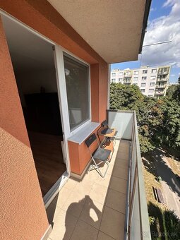 🏡 Priestranný 4-izbový byt v Ružinove ideálny pre študentov - 7
