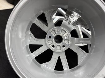 ✅ 5x112 r18 Avior model octavia 4 Cistonove disky - 7
