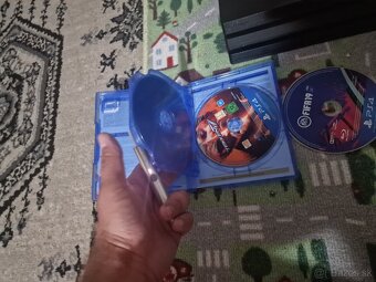 Playstation 4 pro 1 TB - 7