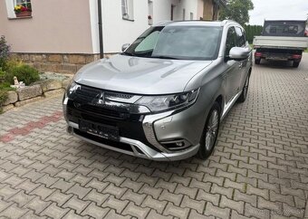 Mitsubishi Outlander 2,4 PHEV Top 4WD odpočet DPH benzín - 7