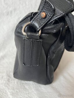 Crossbody kozena kabelka Stefano Dendi Studio. Farba cierna. - 7