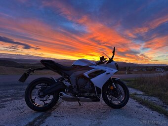 Triumph daytona 660 - 7