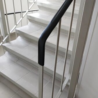 Madlá na zábradlia a schody do panelových domov - 7