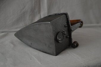 Liatinová žehlička Baweja No. 7 - 7