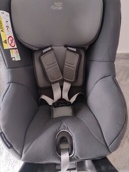 Britax Römer dualfix M i-size otočná autosedačka - 7