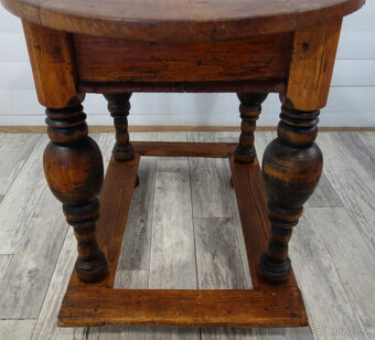 Stôl holandský zo začiatku 19 . storočia ( 252 ) . - 7