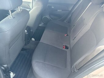 Predám Chevrolet Cruze LT 1.8 i 16V,rok 11/2011 - 7
