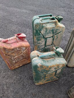 Súbor 8 kusov kanistrov - 7