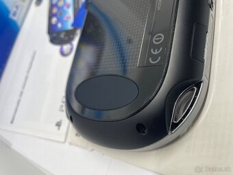 PS Vita OLED Wi-Fi (PCH-1004) - 7