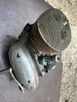 Predám motor  JAWA 250/559 panelka pretáča  a radí - 7