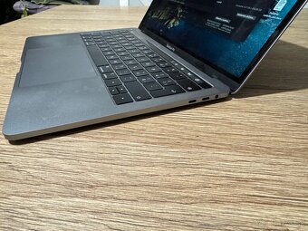 MacBook Pro 13” (2019) - Intel i7-2,8 GHz/16 GB/512GB - 7