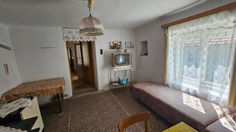 Vágáshuta - 2 izbový rodinný dom v pôvodnom zachovalom stave - 7